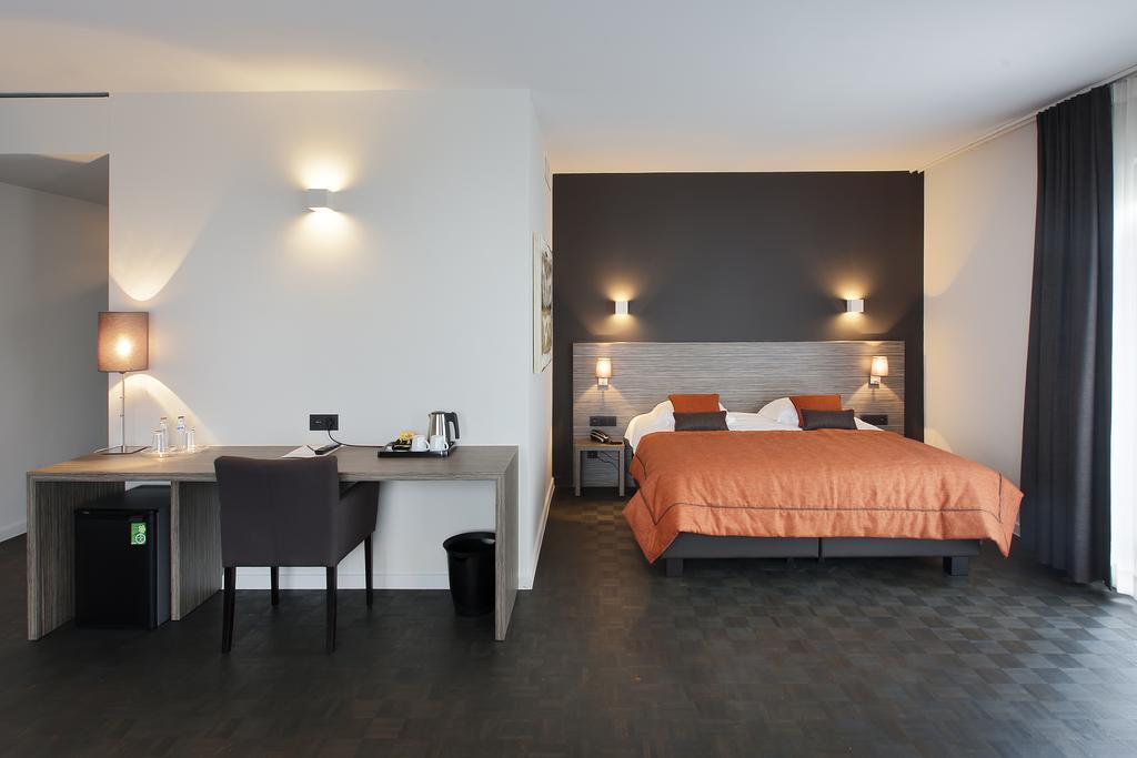 Park Hotel Montreal Mechelen Oda fotoğraf